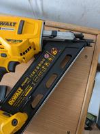 DEWALT DCN692 tacker, Doe-het-zelf en Verbouw, Gereedschap | Overige machines, Ophalen, Zo goed als nieuw