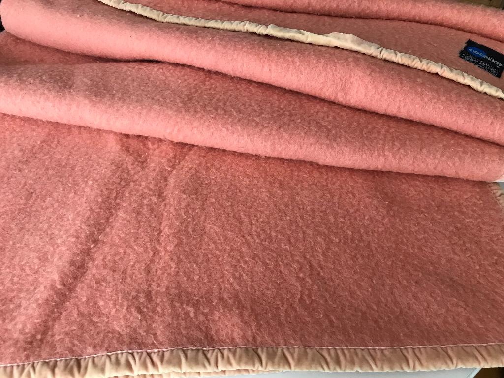 Cordero wollen deken 2,20 x 2,40 m zalmroze, Ophalen of Verzenden, Gebruikt