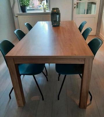 Tafel beschikbaar voor biedingen