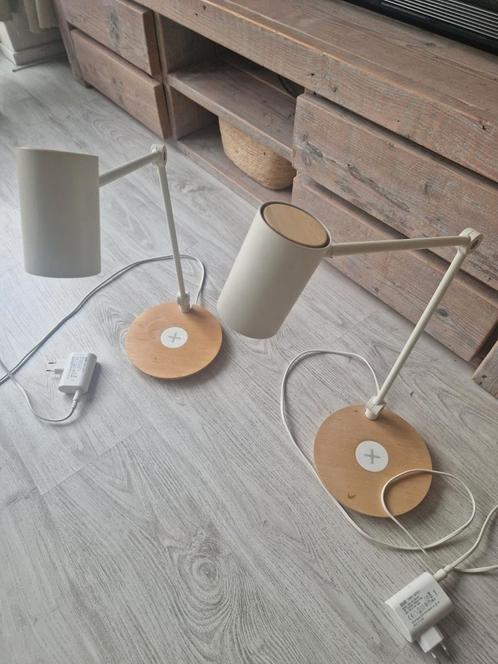 Ikea Riggad werklamp bureaulamp met telefoonoplader, Huis en Inrichting, Lampen | Tafellampen, Zo goed als nieuw, Minder dan 50 cm