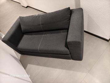 Mooie grijze slaapbank - compact en comfortabel