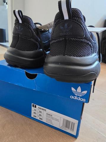 ADIDAS HAIWEE black maat 45 1/3 – NIEUW in doos beschikbaar voor biedingen