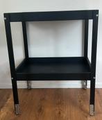 Zijtafel sidetable zwart met wielen 2 lagen hout, Huis en Inrichting, Ophalen, Gebruikt, 50 tot 100 cm, Rechthoekig