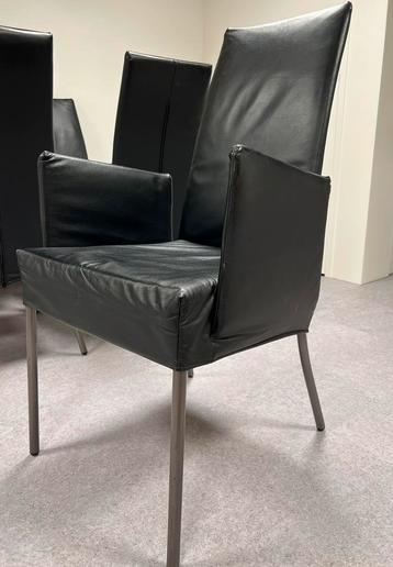 6 lederen eetkamer stoelen. 