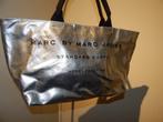 Marc Jacobs grote zilveren shopper type tote zwarte tekst, Sieraden, Tassen en Uiterlijk, Tassen | Damestassen, Verzenden, Gebruikt