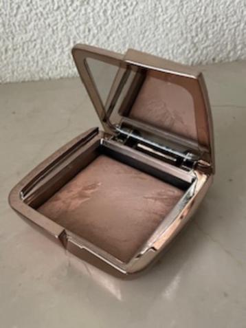 Hourglass AMBIENT Lighting Bronzer: Radiant Bronze Light beschikbaar voor biedingen