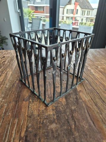 Bronzen sculptuur 'De Zaak Omhooghouden' beschikbaar voor biedingen