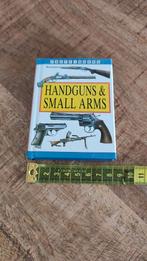 Handguns & Small Arms - Engelstalig Mini Boekje, Ophalen of Verzenden, Zo goed als nieuw