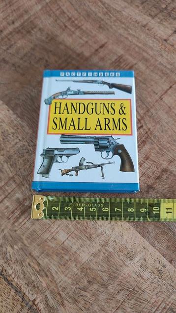 Handguns & Small Arms - Engelstalig Mini Boekje beschikbaar voor biedingen
