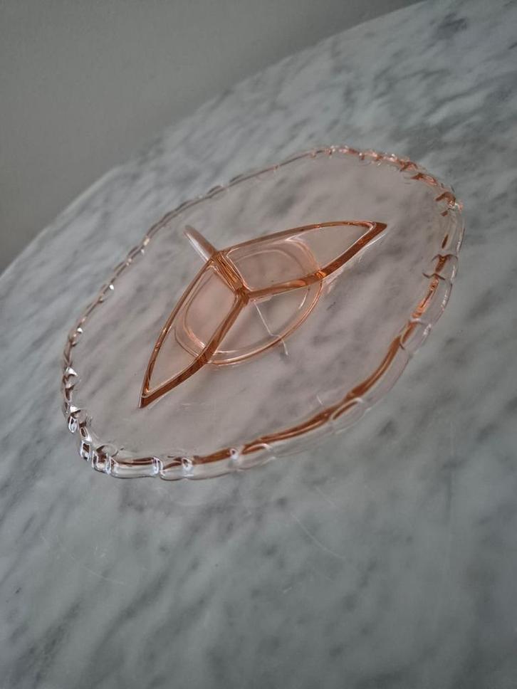 Antieke vintage roze glazen verdeelschaaltje rosaline schaal, Antiek en Kunst, Antiek | Glas en Kristal, Ophalen of Verzenden
