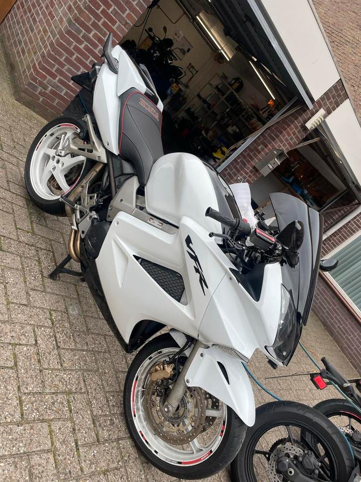 Honda VFR 800 - Toermotor in Topstaat!, Motoren, Motoren | Honda, Particulier, Toermotor, meer dan 35 kW, 4 cilinders, Motorrijbewijs A