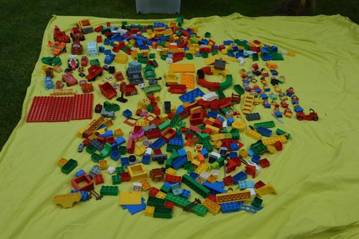 Grote hoeveelheid duplo met Cars voertuigen, poppetjes, bouw, Kinderen en Baby's, Speelgoed | Duplo en Lego, Gebruikt, Duplo, Losse stenen