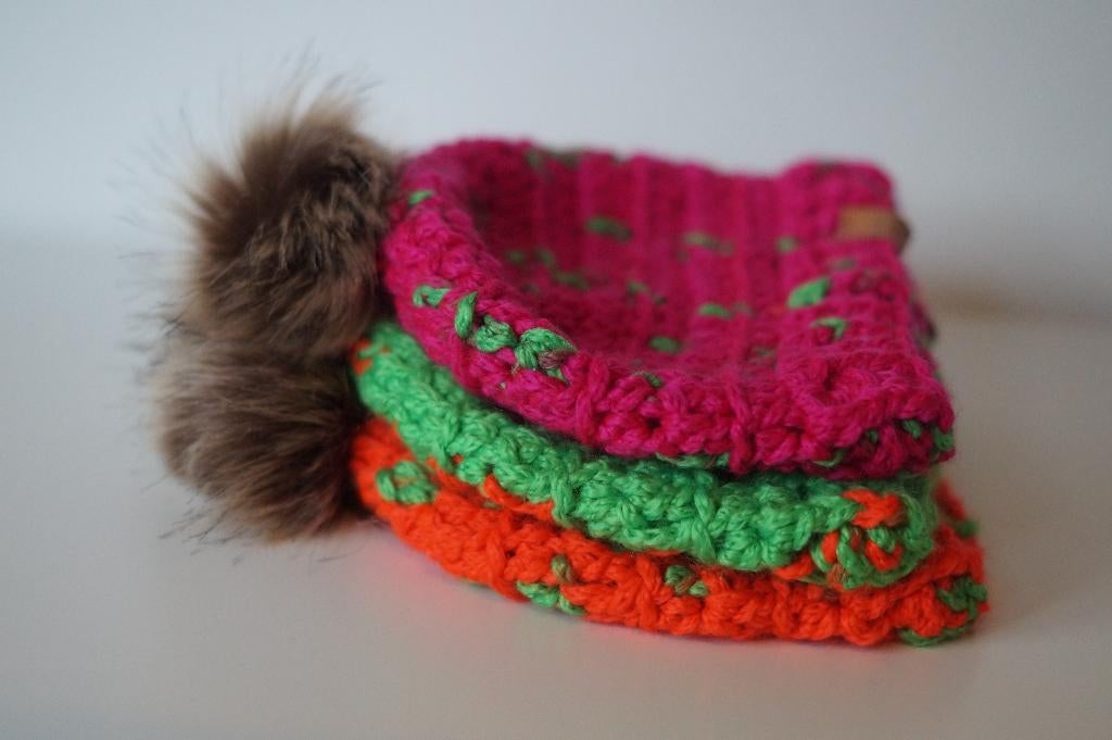 Leuke neon kindermutsen met pompon, 110 t/m 116, Jongen of Meisje, Handgemaakt, Nieuw