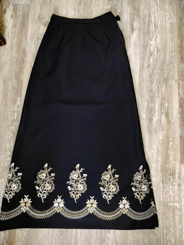 Vintage maxi rok met borduurwerk, Kleding | Dames, Rokken, Zo goed als nieuw, Maat 38/40 (M), Zwart, Onder de knie, Ophalen of Verzenden