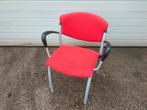 Stapelstoel stof bekleed met armleuning, Huis en Inrichting, Stoelen, Ophalen, Stapelstoel, Stof, Rood