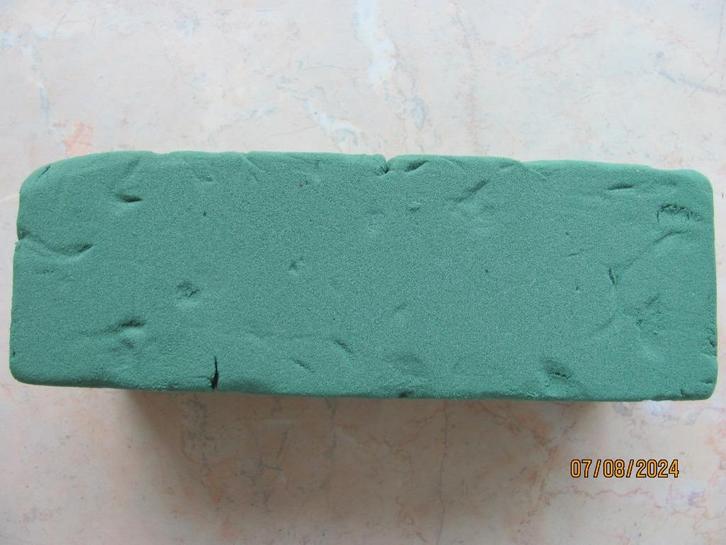 NIEUWSTAAT blok groen STEEKSCHUIM oase foam 23 x 11 x 8 cm, Hobby en Vrije tijd, Knutselen, Nieuw, Materiaal, Ophalen of Verzenden