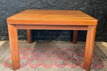 Vintage houten tafel teak bijzettafel uit Denemarken beschikbaar voor biedingen