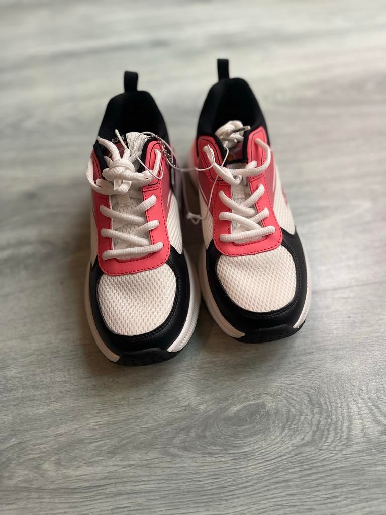 Nieuwe sport schoenen maat 37, Kleding | Dames, Schoenen, Ophalen of Verzenden, Nieuw, Sportschoenen