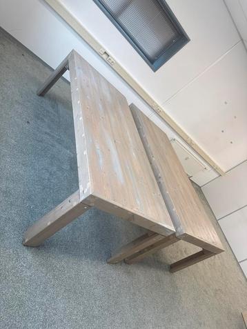 Gratis ophalen: Houten werkbanken / tafels beschikbaar voor biedingen