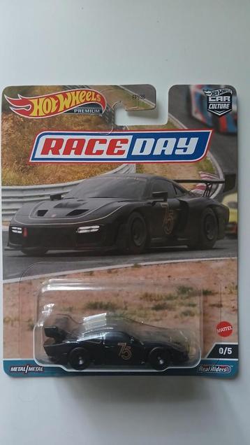 Hot Wheels Premium Porsche 935 Race Day beschikbaar voor biedingen