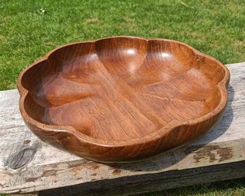Vintage houten snackschaal in bloemvorm beschikbaar voor biedingen