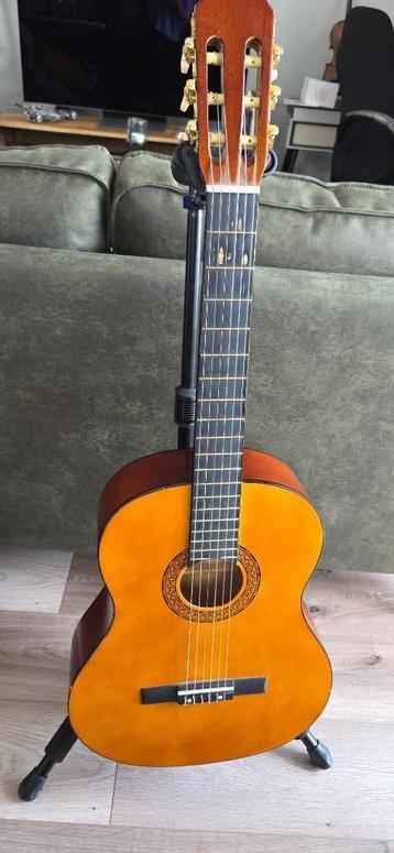 Martinez spaanse gitaar beschikbaar voor biedingen