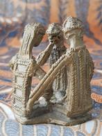 Mooi antiek brons beeldje uit Afrika van mannen met een spel, Antiek en Kunst, Ophalen of Verzenden