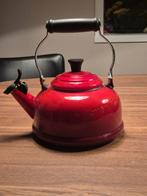 Le creuset fluitketel rood, Huis en Inrichting, Keuken | Potten en Pannen, Ophalen of Verzenden, Gietijzer, Koekenpan of Braadpan