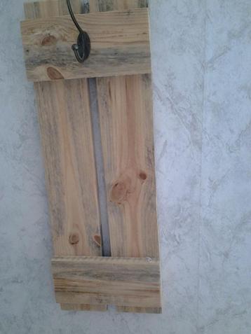 Kapstok in hout € 8 beschikbaar voor biedingen