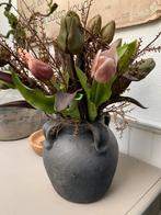 Kruik met tulpen en gagel, Ophalen of Verzenden, Zo goed als nieuw