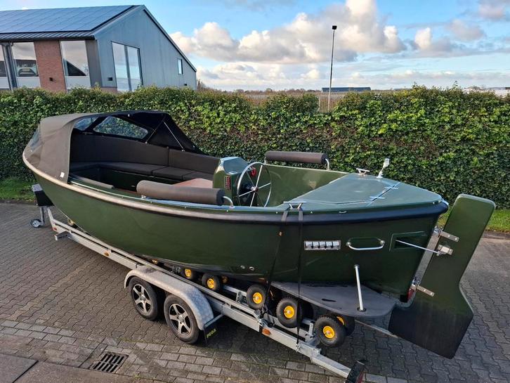 Nieuwe Escape 750 Stout sloep 30pk Tohatsu boegschroef, Watersport en Boten, Sloepen, Nieuw, 6 meter of meer, Polyester, Ophalen of Verzenden