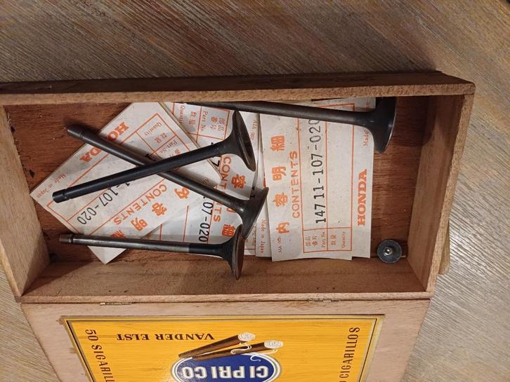 Honda CB500 CB550 four TL125 nieuwe kleppen CB125 XL125 etc, Motoren, Onderdelen | Oldtimers, Nieuw, Ophalen of Verzenden