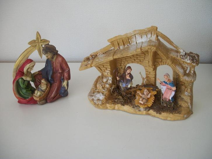 2x Kerststal - 19 x 7 x 14 hoog - Polystone - zgan, Diversen, Kerst, Zo goed als nieuw, Ophalen of Verzenden