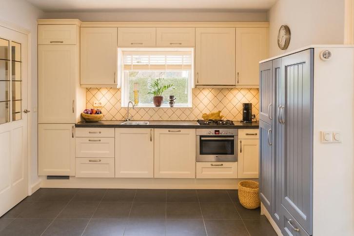 Complete keuken - granieten blad - richtprijs € 500,-, Huis en Inrichting, Keuken | Complete keukens, Gebruikt, Enkelwandige keuken