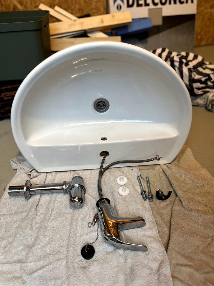 Wastafel Geberit Bastia + kraan Grohe (volledig nieuw), Doe-het-zelf en Verbouw, Sanitair, Nieuw, Wastafel, Chroom, Ophalen