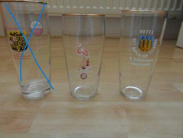 2  “speciale”  bierglazen;   ook APART te koop beschikbaar voor biedingen