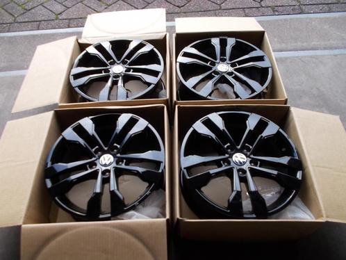 NIEUWE 17 INCH VW GOLF 5/6/7/8 CADDY T-ROC  SEAT VELGEN, Auto-onderdelen, Banden en Velgen, Banden en Velgen, Winterbanden, 17 inch