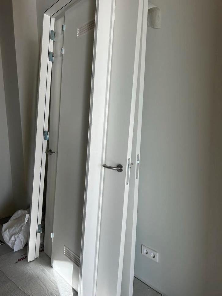 Drie Berkvens stompe binnendeuren waarvan 2 geluidwerende, Doe-het-zelf en Verbouw, Kozijnen en Schuifpuien, Zo goed als nieuw