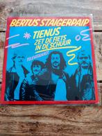 Bertus Staigerpaip - Tienus zet de fiets in de schuur, Ophalen of Verzenden, Zo goed als nieuw, Overige formaten, Levenslied of Smartlap