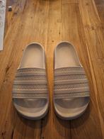 Adidas slippers mt 38,5, Kleding | Dames, Schoenen, Beige, Slippers, Ophalen of Verzenden, Zo goed als nieuw