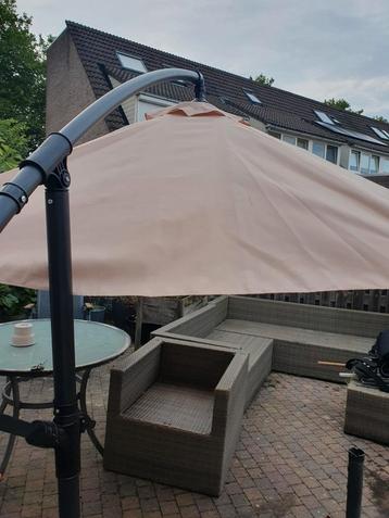 Parasol met standaard  beschikbaar voor biedingen
