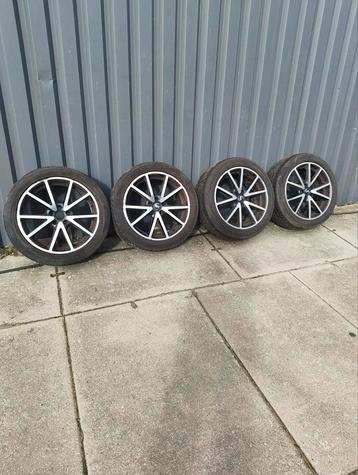 18 Inch Aluminium Velgen met Zomerbanden beschikbaar voor biedingen