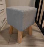 Grijs houten krukje, Huis en Inrichting, Krukjes, Ophalen of Verzenden, Zo goed als nieuw, Overige materialen