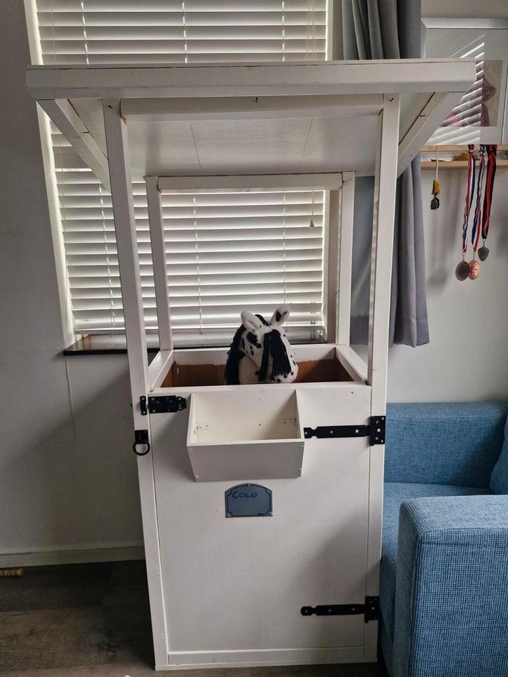 Grote paardenstal hout speelgoed stokpaard hobbyhorse, Kinderen en Baby's, Speelgoed | Houten speelgoed, Gebruikt, Ophalen