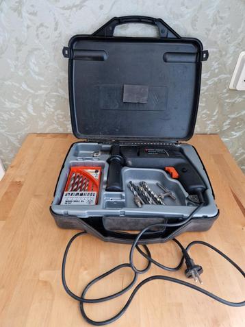 Boormachine Black & Decker met boortjes  beschikbaar voor biedingen