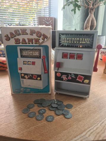 Fruitautomaat met muntjes en doos beschikbaar voor biedingen