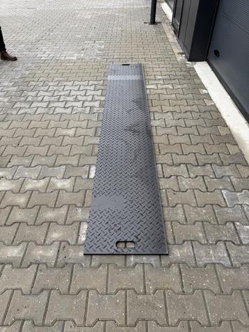 Kunststof rijplaten HDPE 300x50x1,5cm PREMIUM KWALITEIT beschikbaar voor biedingen