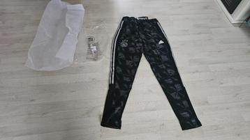 Ajax UIT 3e DIAMOND Trainingsbroek! 23/24! Mt S! NIEUW!! beschikbaar voor biedingen