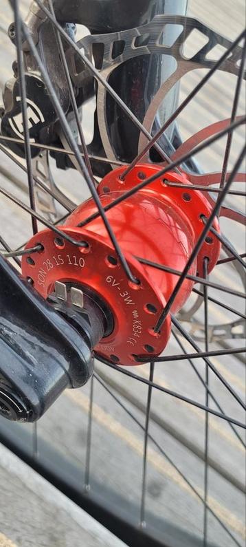 SON Naafdynamo 28 15 110 Rood Geanodiseerd beschikbaar voor biedingen