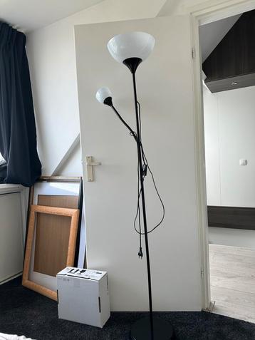 IKEA TÅGARP Staande uplight/leeslamp, zwart/wit beschikbaar voor biedingen